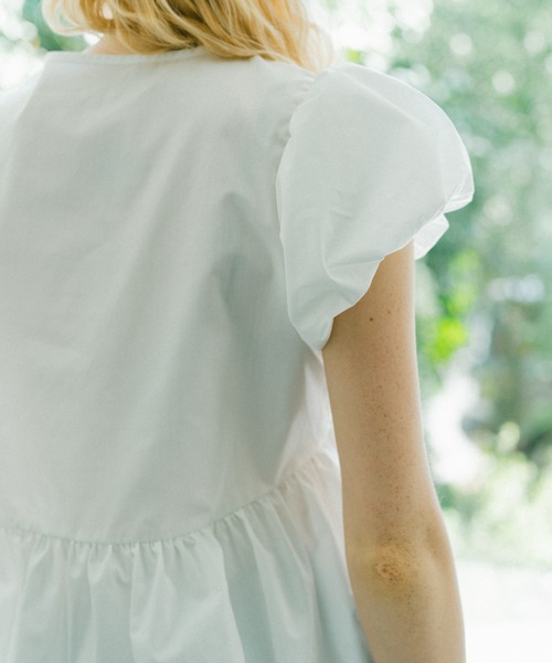 idem(イデム)の「puff sleeve muse blouse / パフスリデザインブラウス(シャツ/ブラウス・レディース・ブラック/ホワイト・FREE)」の9枚目の写真