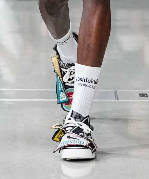 yoshiokubo（ヨシオクボ）の「yoshiokubo ヨシオクボ / MULTI-LOGO PATCH SHOES マルチロゴパッチワークシューズ スニーカー / YKS26906（スニーカー・メンズ・ブラック・28.0cm/27.5cm/26.0cm）」の2枚目の写真