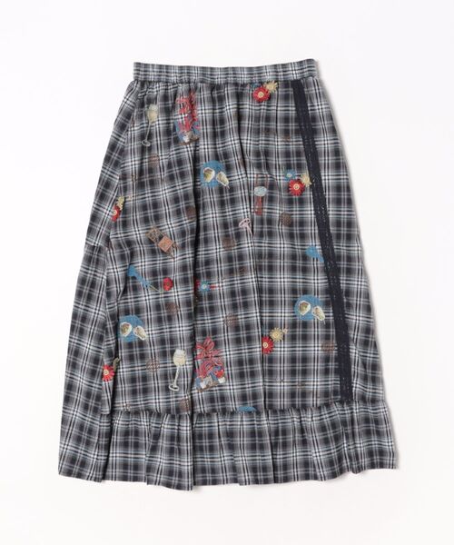SUPER HAKKA（スーパーハッカ）の「SUPER　HAKKA×マツモトヨーコ　綿麻チェック「居心地のいい部屋で」オンケミ刺繍ティアードスカート（スカート・レディース・ブラック/ネイビー・FREE）」の4枚目の写真