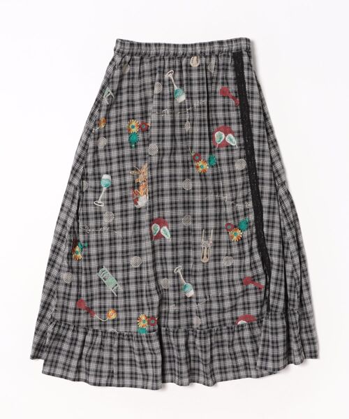 SUPER HAKKA（スーパーハッカ）の「SUPER　HAKKA×マツモトヨーコ　綿麻チェック「居心地のいい部屋で」オンケミ刺繍ティアードスカート（スカート・レディース・ブラック/ネイビー・FREE）」の3枚目の写真