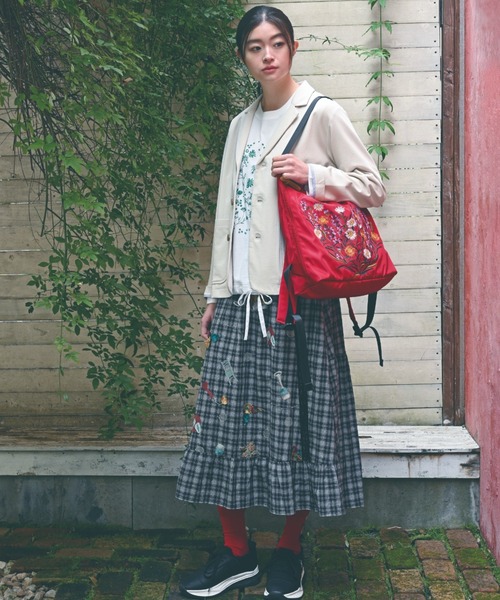 SUPER HAKKA（スーパーハッカ）の「SUPER　HAKKA×マツモトヨーコ　綿麻チェック「居心地のいい部屋で」オンケミ刺繍ティアードスカート（スカート・レディース・ブラック/ネイビー・FREE）」の8枚目の写真