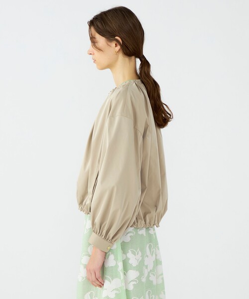 BALLSEY（ボールジィ）の「ライトパウダリータフタ ギャザーブルゾン（ブルゾン・レディース・ネイビー/ベージュ・36）」の6枚目の写真