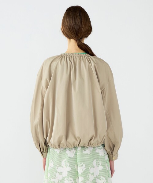 BALLSEY（ボールジィ）の「ライトパウダリータフタ ギャザーブルゾン（ブルゾン・レディース・ネイビー/ベージュ・36）」の7枚目の写真