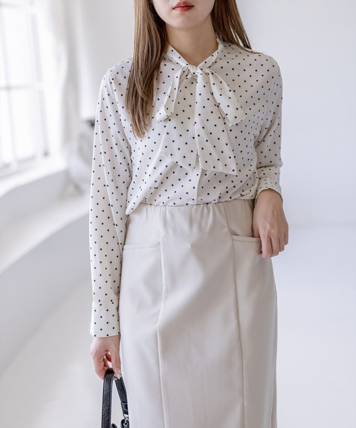 clear（クリア）の「マルチアソートボウタイリボンブラウス[オフィスカジュアル 着回し抜群 大人]≪新作≫（シャツ/ブラウス・レディース・ホワイト系その他/ネイビー/サックスブルー/オフホワイト/ブラック系その他・F）」の3枚目の写真