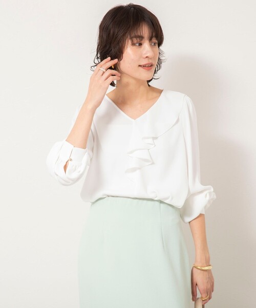 NOLLEY’S Sophi(ノーリーズソフィ)の「ウォッシャブルサテンアシンメトリーラッフルブラウス(シャツ/ブラウス・レディース・ネイビー/グレイッシュブルー/ホワイト・38/36)」の15枚目の写真