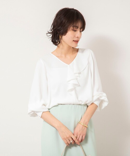 NOLLEY’S Sophi(ノーリーズソフィ)の「ウォッシャブルサテンアシンメトリーラッフルブラウス(シャツ/ブラウス・レディース・ネイビー/グレイッシュブルー/ホワイト・38/36)」の19枚目の写真