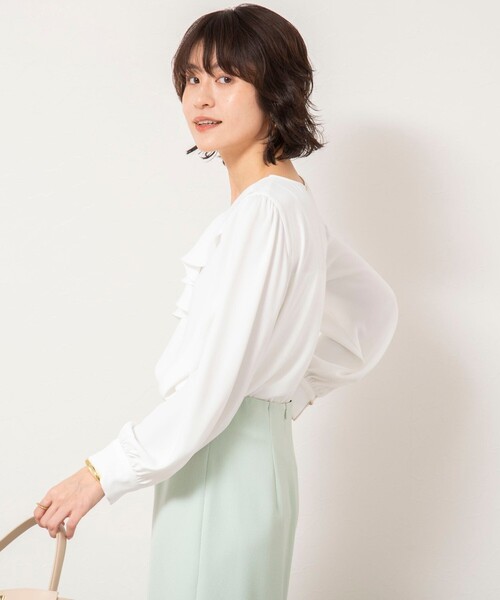NOLLEY’S Sophi(ノーリーズソフィ)の「ウォッシャブルサテンアシンメトリーラッフルブラウス(シャツ/ブラウス・レディース・ネイビー/グレイッシュブルー/ホワイト・38/36)」の10枚目の写真