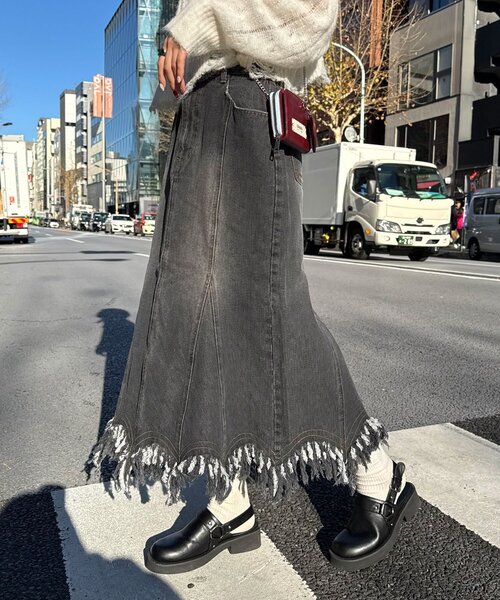 CIAOPANIC（チャオパニック）の「裾フリンジデニムマーメイドスカート（スカート・レディース・ブラック/ブルー・ONE SIZE）」の2枚目の写真