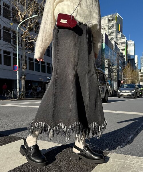 CIAOPANIC（チャオパニック）の「裾フリンジデニムマーメイドスカート（スカート・レディース・ブラック/ブルー・ONE SIZE）」の3枚目の写真