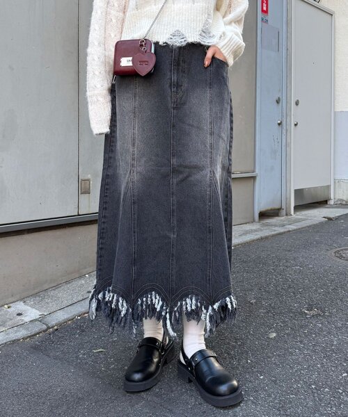 CIAOPANIC（チャオパニック）の「裾フリンジデニムマーメイドスカート（スカート・レディース・ブラック/ブルー・ONE SIZE）」の4枚目の写真