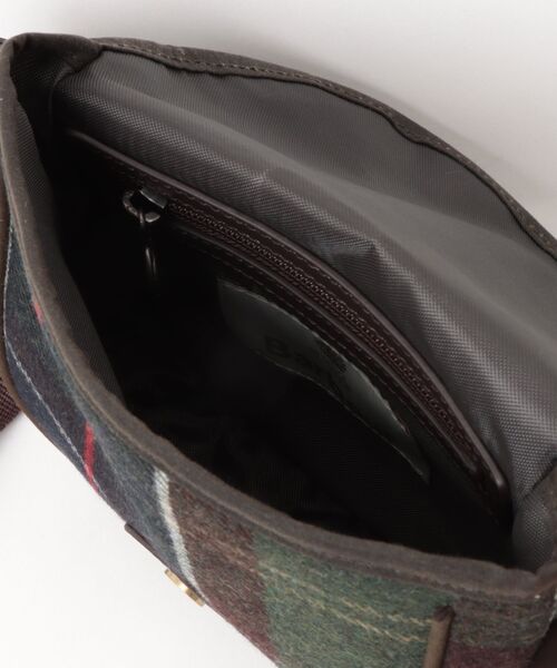 Barbour(バブアー)の「【Barbour】barbour whitley tartan mini crossbody bag / LBA0544(ショルダーバッグ・レディース・マルチ・FREE)」の4枚目の写真