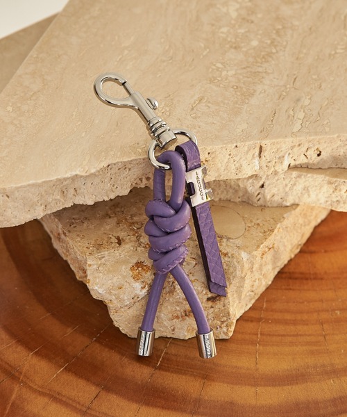 IACUCCI(イアクッチ)の「【予約】ジェメッリ CERVO(キーホルダー・レディース・キャメル/スカイブルー/パープル・FREE)」の3枚目の写真