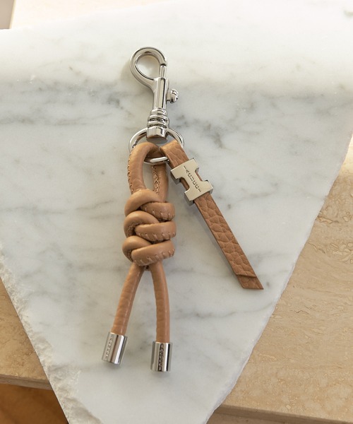 IACUCCI(イアクッチ)の「【予約】ジェメッリ CERVO(キーホルダー・レディース・キャメル/スカイブルー/パープル・FREE)」の1枚目の写真