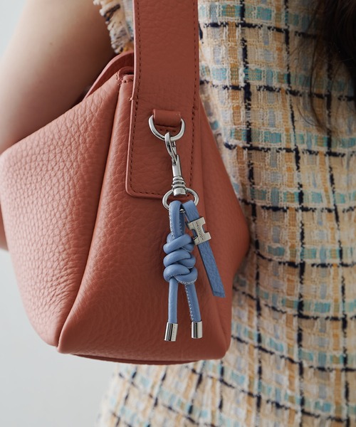 IACUCCI(イアクッチ)の「【予約】ジェメッリ CERVO(キーホルダー・レディース・キャメル/スカイブルー/パープル・FREE)」の5枚目の写真