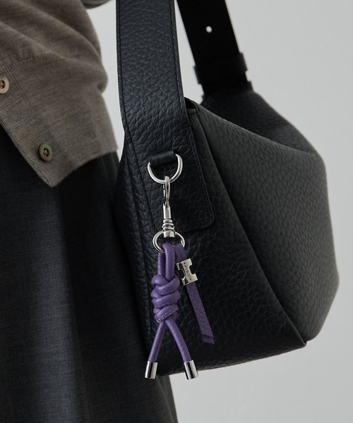 IACUCCI(イアクッチ)の「【予約】ジェメッリ CERVO(キーホルダー・レディース・キャメル/スカイブルー/パープル・FREE)」の7枚目の写真