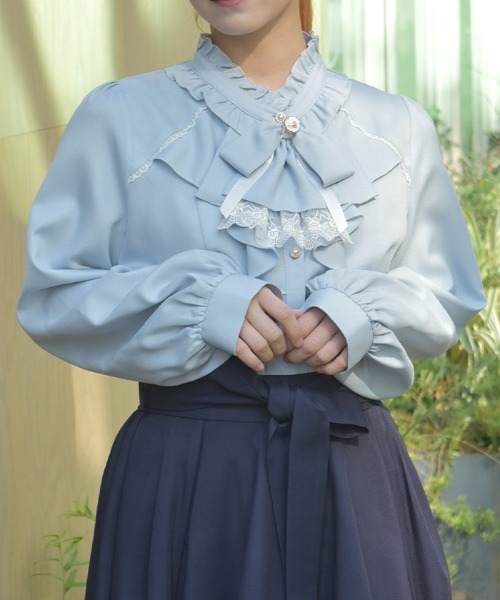 axes femme(アクシーズファム)の「リボンジャボブローチブラウス(シャツ/ブラウス・レディース・ホワイト/ブラック/サックスブルー・MEDIUM/LARGE)」の3枚目の写真