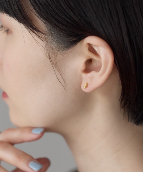ciite' surgical stainless(シーテサージカルステンレス)の「【金属アレルギー対応】レクタングルバー ピアス(両耳用) サージカルステンレス(ピアス(両耳用)・レディース・シルバー/ゴールド・S/M/L)」の4枚目の写真