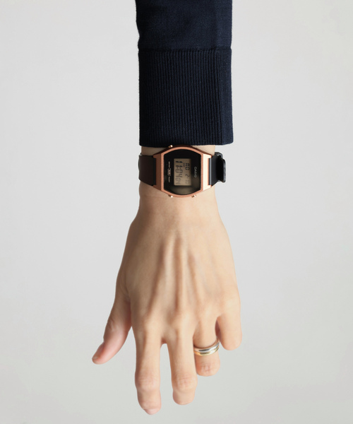 CASIO(カシオ)の「Web限定 CASIO LW-204-1AJF Pink & Black(アナログ腕時計・レディース・ピンク・FREE)」の4枚目の写真