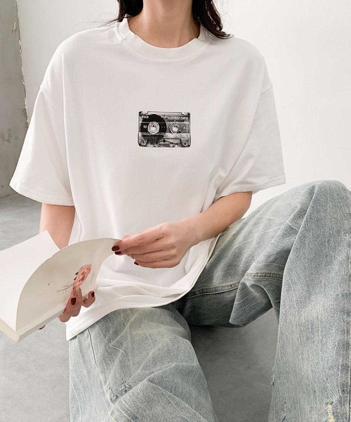 LOWO(ロワ)の「モノクロプリントオーバーサイズTシャツ(Tシャツ/カットソー・レディース・ブラウン/ホワイト/チャコールグレー・FREE)」の1枚目の写真