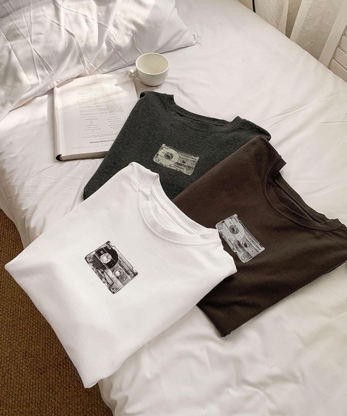 LOWO(ロワ)の「モノクロプリントオーバーサイズTシャツ(Tシャツ/カットソー・レディース・ブラウン/ホワイト/チャコールグレー・FREE)」の4枚目の写真