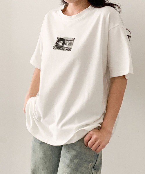 LOWO(ロワ)の「モノクロプリントオーバーサイズTシャツ(Tシャツ/カットソー・レディース・ブラウン/ホワイト/チャコールグレー・FREE)」の5枚目の写真