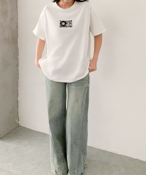 LOWO(ロワ)の「モノクロプリントオーバーサイズTシャツ(Tシャツ/カットソー・レディース・ブラウン/ホワイト/チャコールグレー・FREE)」の6枚目の写真