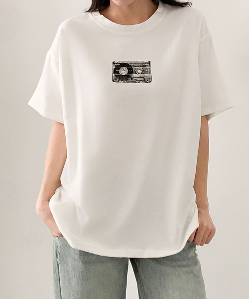 LOWO(ロワ)の「モノクロプリントオーバーサイズTシャツ(Tシャツ/カットソー・レディース・ブラウン/ホワイト/チャコールグレー・FREE)」の7枚目の写真