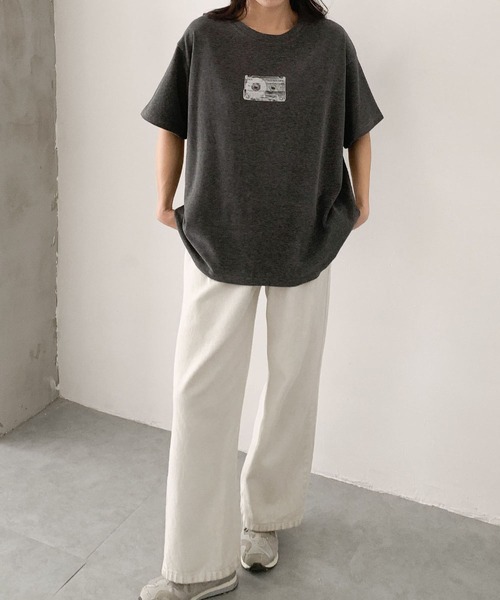 LOWO(ロワ)の「モノクロプリントオーバーサイズTシャツ(Tシャツ/カットソー・レディース・ブラウン/ホワイト/チャコールグレー・FREE)」の13枚目の写真