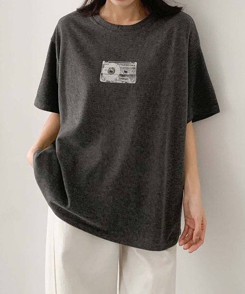LOWO(ロワ)の「モノクロプリントオーバーサイズTシャツ(Tシャツ/カットソー・レディース・ブラウン/ホワイト/チャコールグレー・FREE)」の14枚目の写真