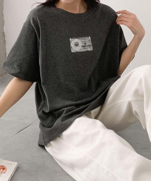 LOWO(ロワ)の「モノクロプリントオーバーサイズTシャツ(Tシャツ/カットソー・レディース・ブラウン/ホワイト/チャコールグレー・FREE)」の15枚目の写真