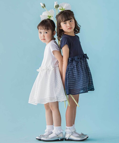 BeBe Petits Pois Vert(ベベプチポワヴェール)の「【店舗限定】天竺Tシャツ+ギンガムチェックドッキングワンピース(ワンピース・キッズ・ネイビー/ホワイト・150cm/110cm/120cm/100cm/140cm/130cm)」の17枚目の写真