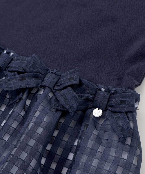 BeBe Petits Pois Vert(ベベプチポワヴェール)の「【店舗限定】天竺Tシャツ+ギンガムチェックドッキングワンピース(ワンピース・キッズ・ネイビー/ホワイト・150cm/110cm/120cm/100cm/140cm/130cm)」の7枚目の写真