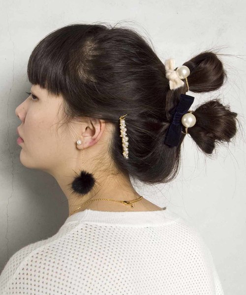 PLAIN CLOTHING（プレーンクロージング）の「パールファーリボンヘアゴム【PLAIN CLOTHING】（ヘアゴム・レディース・ブラウン/ボルドー/アイボリー/ブラック・FREE）」の2枚目の写真