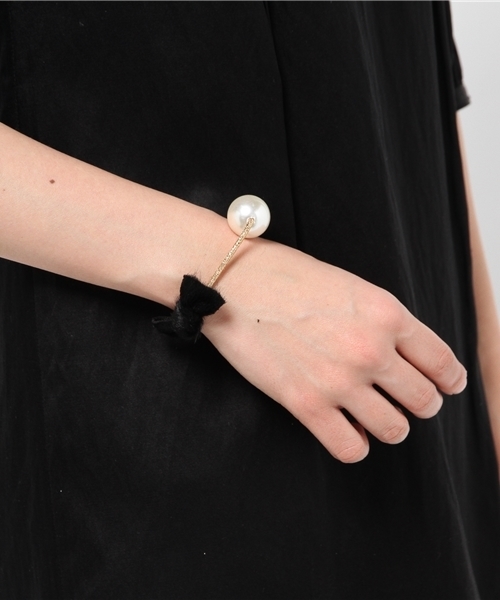 PLAIN CLOTHING（プレーンクロージング）の「パールファーリボンヘアゴム【PLAIN CLOTHING】（ヘアゴム・レディース・ブラウン/ボルドー/アイボリー/ブラック・FREE）」の7枚目の写真