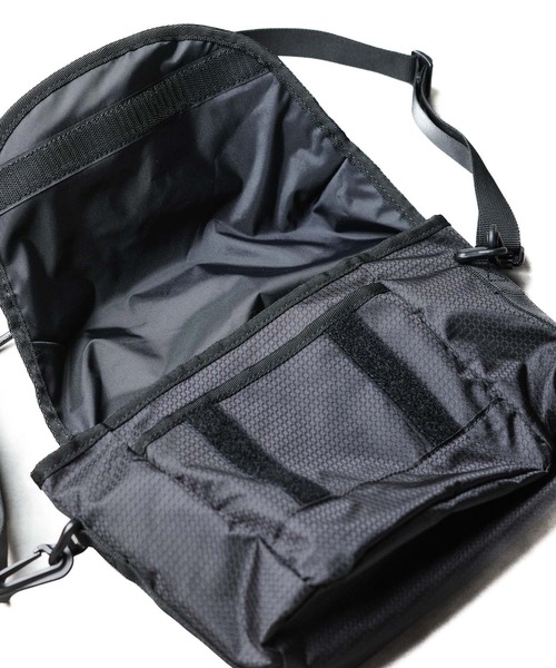 Gramicci(グラミチ)の「【GRAMICCI】MULTI SIDE BAG(ショルダーバッグ・メンズ・オリーブ/ブラック・FREE)」の6枚目の写真