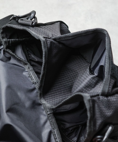 Gramicci(グラミチ)の「【GRAMICCI】MULTI SIDE BAG(ショルダーバッグ・メンズ・オリーブ/ブラック・FREE)」の7枚目の写真