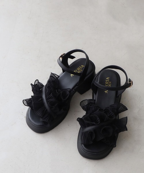 ASTORIA ODIER（アストリアオディール）の「シアークロスフリル厚底サンダル（サンダル・レディース・アイボリー/ブラック/チャコールグレー・SMALL/MEDIUM/LARGE）」の2枚目の写真