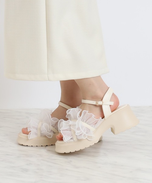 ASTORIA ODIER（アストリアオディール）の「シアークロスフリル厚底サンダル（サンダル・レディース・アイボリー/ブラック/チャコールグレー・SMALL/MEDIUM/LARGE）」の6枚目の写真