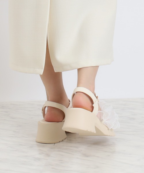 ASTORIA ODIER（アストリアオディール）の「シアークロスフリル厚底サンダル（サンダル・レディース・アイボリー/ブラック/チャコールグレー・SMALL/MEDIUM/LARGE）」の7枚目の写真