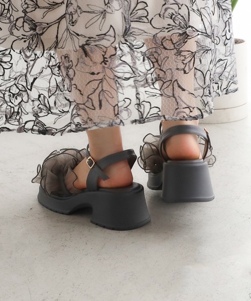 ASTORIA ODIER（アストリアオディール）の「シアークロスフリル厚底サンダル（サンダル・レディース・アイボリー/ブラック/チャコールグレー・SMALL/MEDIUM/LARGE）」の14枚目の写真