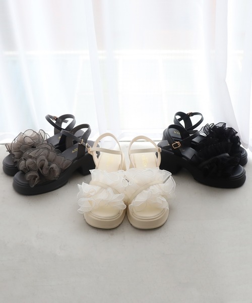 ASTORIA ODIER（アストリアオディール）の「シアークロスフリル厚底サンダル（サンダル・レディース・アイボリー/ブラック/チャコールグレー・SMALL/MEDIUM/LARGE）」の4枚目の写真