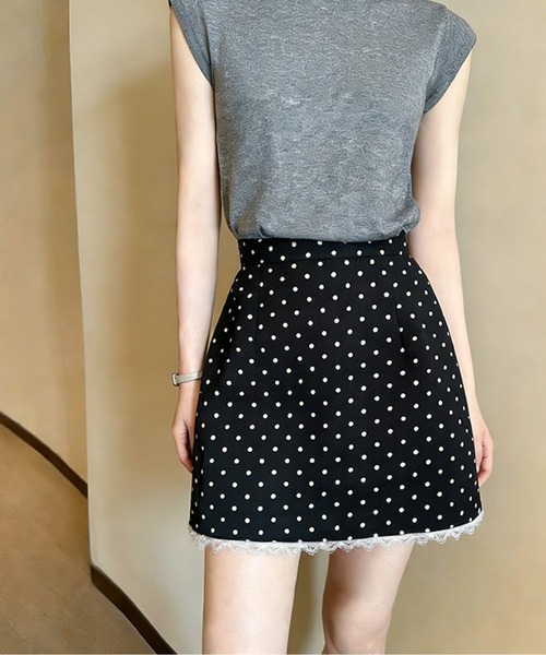 AMAJI(アマジ)の「裾レースドット柄ミニスカート(スカート・レディース・ホワイト/グレー/ブラック・SMALL/MEDIUM/LARGE/X-LARGE)」の2枚目の写真