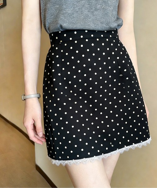 AMAJI(アマジ)の「裾レースドット柄ミニスカート(スカート・レディース・ホワイト/グレー/ブラック・SMALL/MEDIUM/LARGE/X-LARGE)」の7枚目の写真