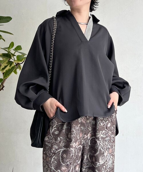 un dix cors(アンディコール)の「パウダーストレッチブラウス(シャツ/ブラウス・レディース・オフホワイト/チャコールグレー/グレー/ネイビー・FREE)」の3枚目の写真