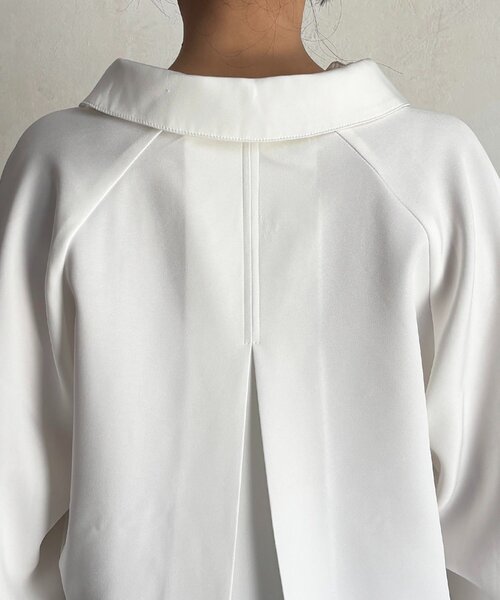 un dix cors(アンディコール)の「パウダーストレッチブラウス(シャツ/ブラウス・レディース・オフホワイト/チャコールグレー/グレー/ネイビー・FREE)」の11枚目の写真