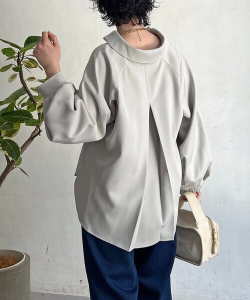 un dix cors(アンディコール)の「パウダーストレッチブラウス(シャツ/ブラウス・レディース・オフホワイト/チャコールグレー/グレー/ネイビー・FREE)」の10枚目の写真