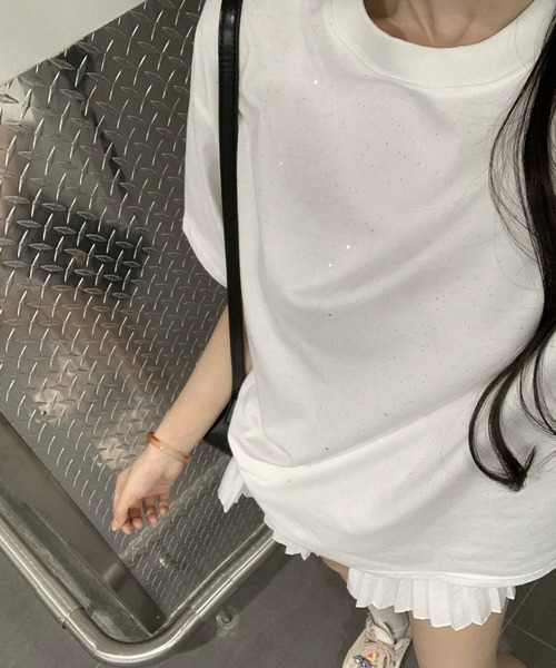 lilful(リルフル)の「【26年春夏新作】星型ラメデザイン オーバーサイズ 半袖Tシャツ(Tシャツ/カットソー・レディース・ホワイト/ブラック・F)」の1枚目の写真