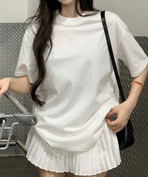 lilful(リルフル)の「【26年春夏新作】星型ラメデザイン オーバーサイズ 半袖Tシャツ(Tシャツ/カットソー・レディース・ホワイト/ブラック・F)」の4枚目の写真