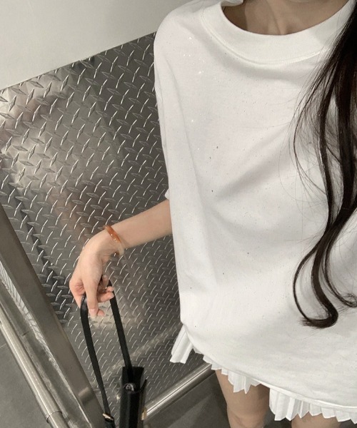 lilful(リルフル)の「【26年春夏新作】星型ラメデザイン オーバーサイズ 半袖Tシャツ(Tシャツ/カットソー・レディース・ホワイト/ブラック・F)」の7枚目の写真