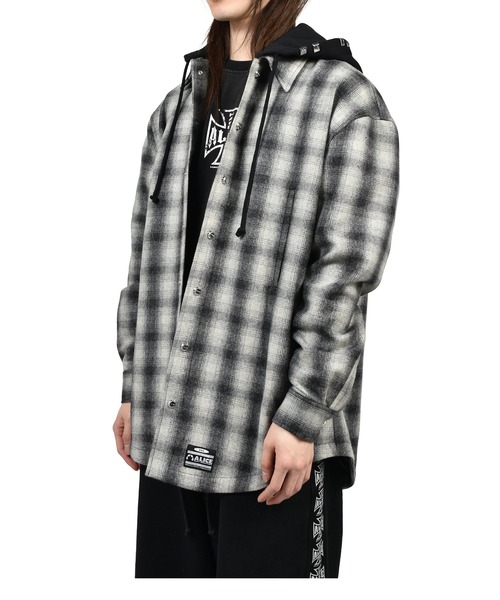ALICE HOLLYWOOD(アリスハリウッド)の「OVERSIZE HOODED FLANNEL SHIRT(シャツ/ブラウス・メンズ・チャコールグレー/ホワイト・LARGE/X-LARGE/SMALL/MEDIUM)」の4枚目の写真